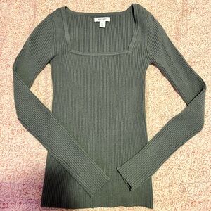 Cute ribbed long sleeve sweater